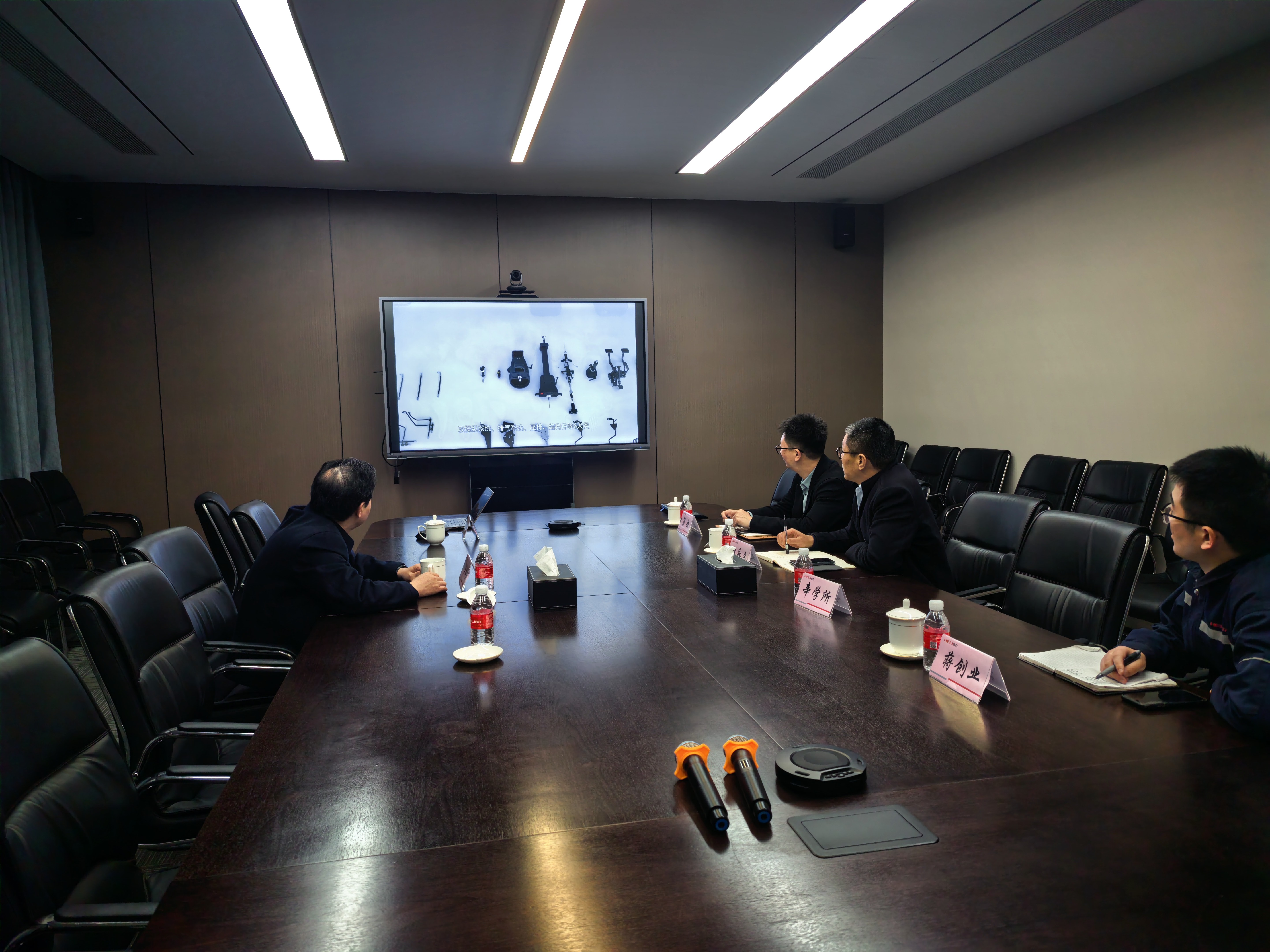 走访客户现场(1)(1).jpg 走访客户现场(1)(1).jpg