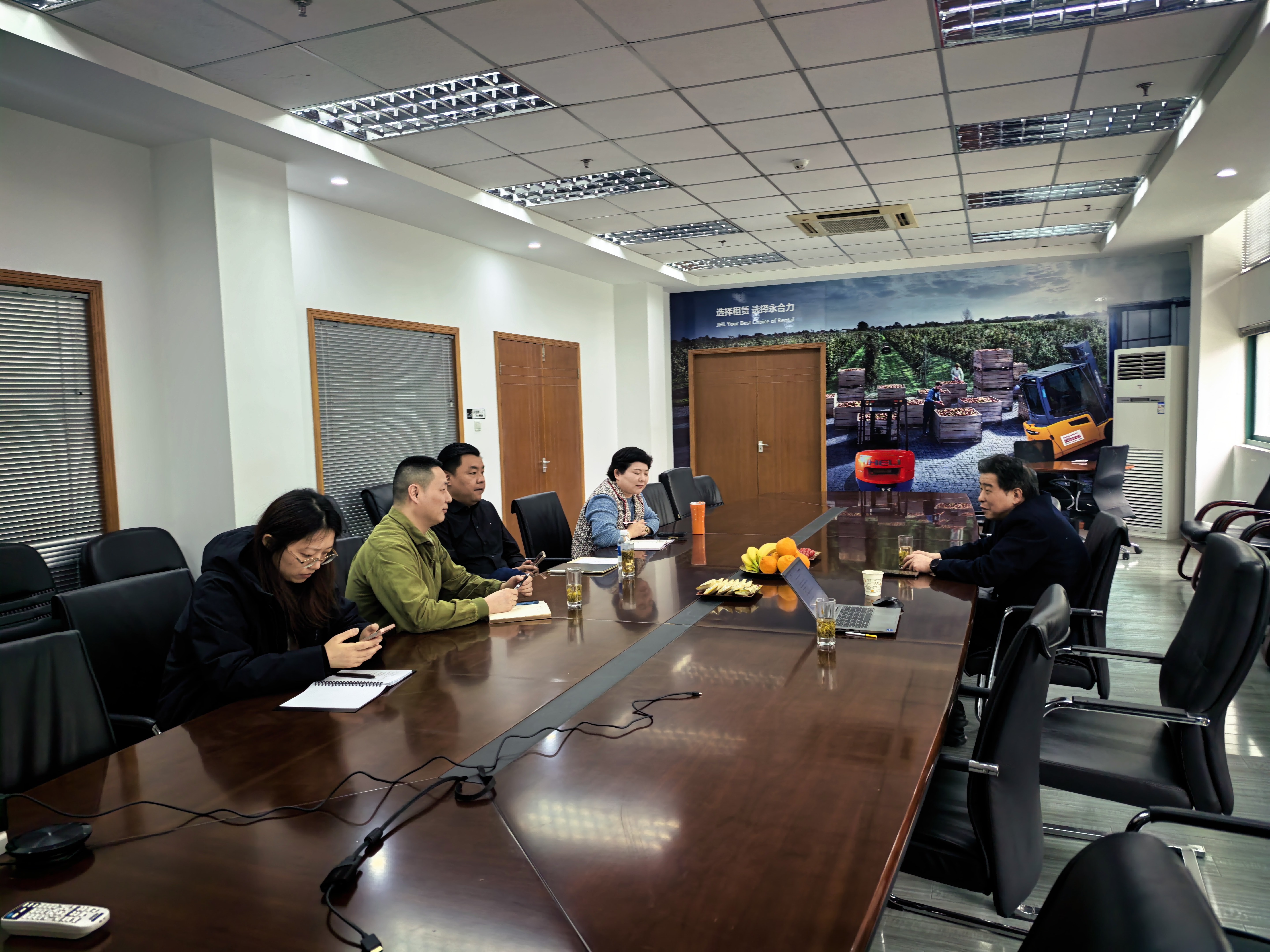 走访客户现场(2)(1).jpg 走访客户现场(2)(1).jpg