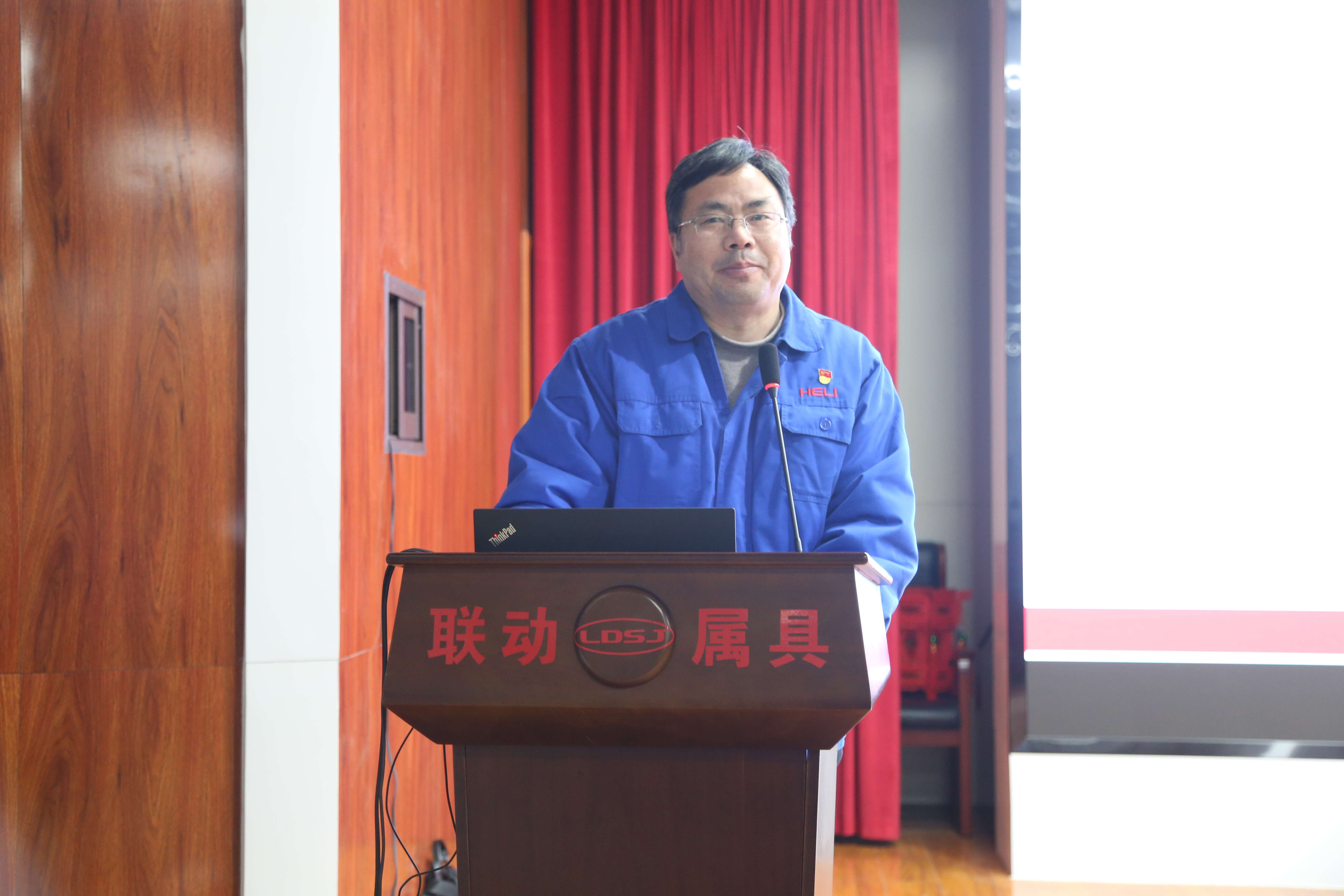 公司党委委员、副总经理夏万军作总结讲话.jpg 公司党委委员、副总经理夏万军作总结讲话.jpg