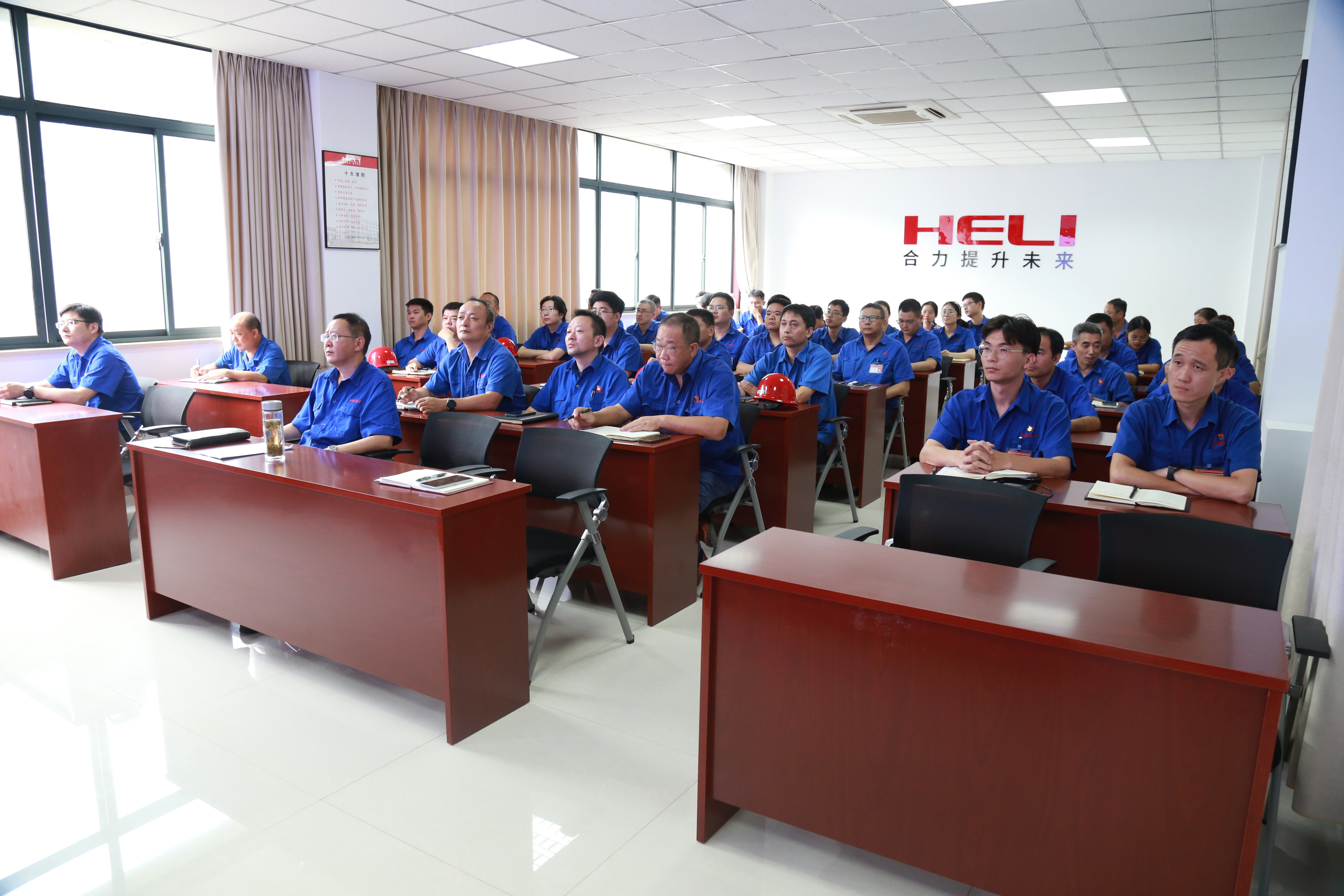 会议现场(二).jpg 会议现场(二).jpg